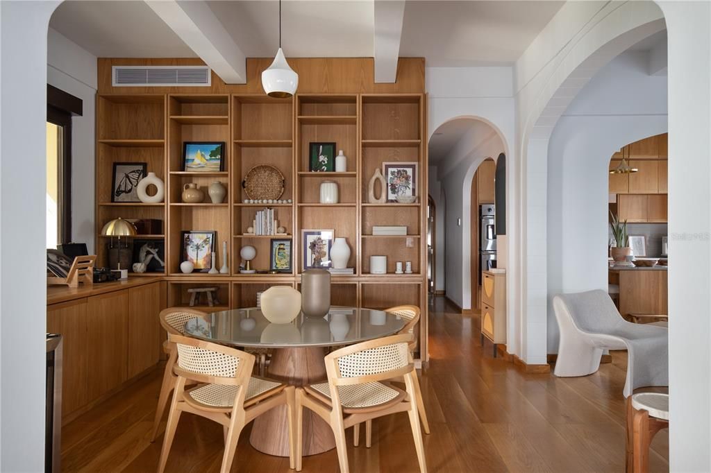 Под контрактом: $1,290,000 (3 спален, 2 ванн, 1770 Квадратных фут)