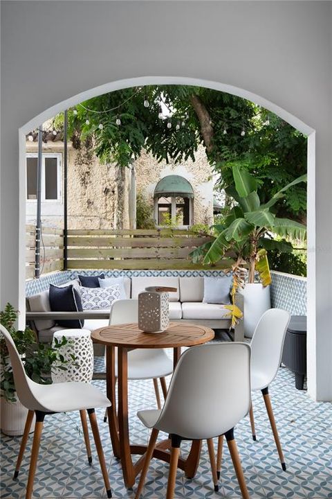 Под контрактом: $1,290,000 (3 спален, 2 ванн, 1770 Квадратных фут)