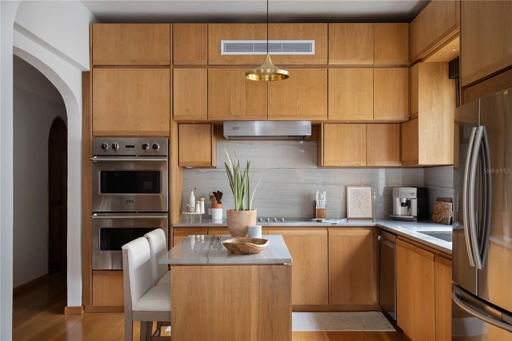 Под контрактом: $1,290,000 (3 спален, 2 ванн, 1770 Квадратных фут)