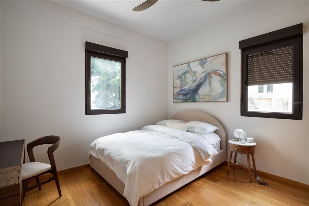 Под контрактом: $1,290,000 (3 спален, 2 ванн, 1770 Квадратных фут)