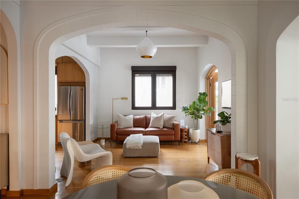 Под контрактом: $1,290,000 (3 спален, 2 ванн, 1770 Квадратных фут)