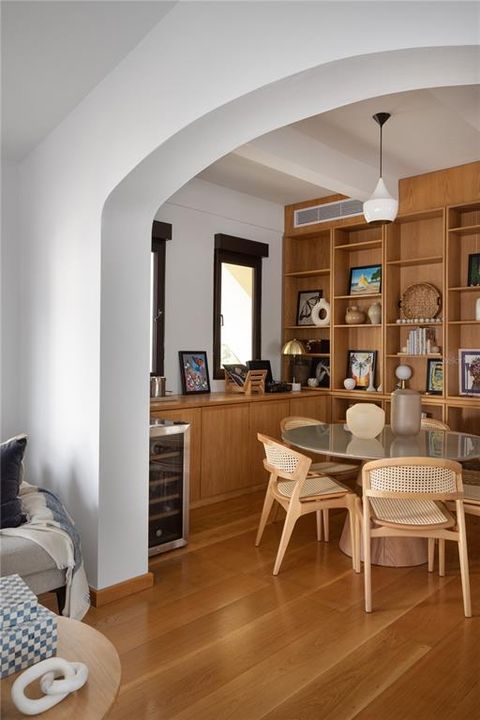 Под контрактом: $1,290,000 (3 спален, 2 ванн, 1770 Квадратных фут)