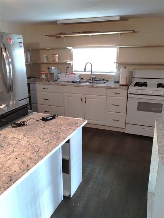 На продажу: $165,000 (2 спален, 1 ванн, 684 Квадратных фут)