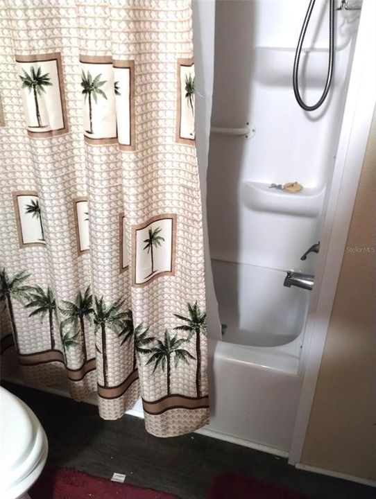 На продажу: $165,000 (2 спален, 1 ванн, 684 Квадратных фут)