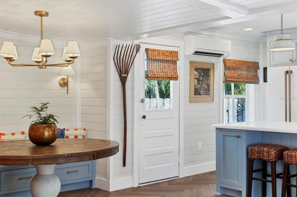 For Sale: $1,174,900 (2 beds, 2 baths, 1048 Square Feet)