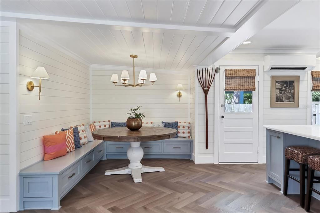 For Sale: $1,174,900 (2 beds, 2 baths, 1048 Square Feet)