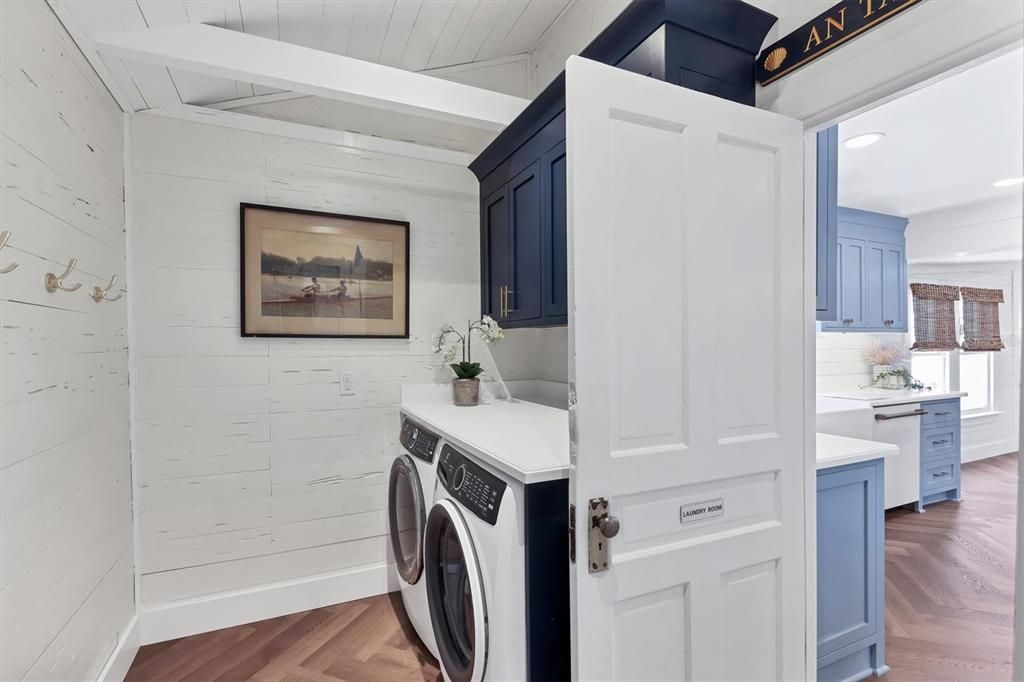 For Sale: $1,174,900 (2 beds, 2 baths, 1048 Square Feet)