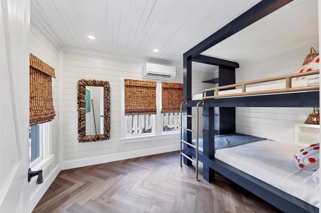 For Sale: $1,174,900 (2 beds, 2 baths, 1048 Square Feet)