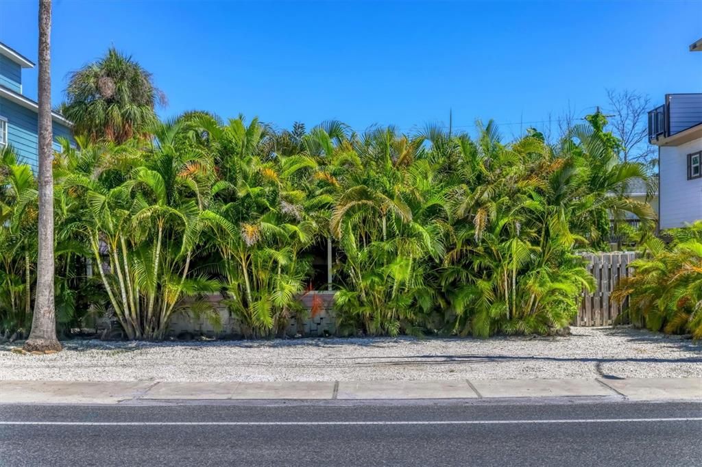 For Sale: $1,174,900 (2 beds, 2 baths, 1048 Square Feet)