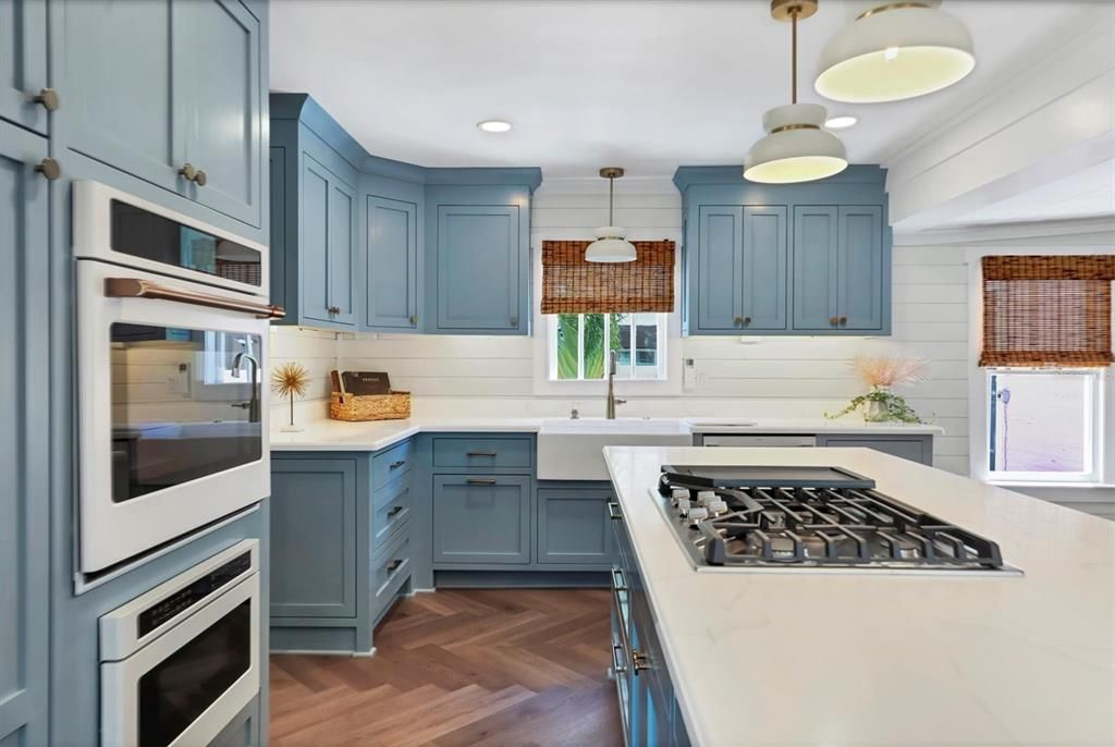 For Sale: $1,174,900 (2 beds, 2 baths, 1048 Square Feet)