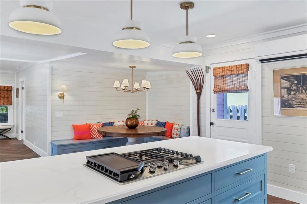 For Sale: $1,174,900 (2 beds, 2 baths, 1048 Square Feet)