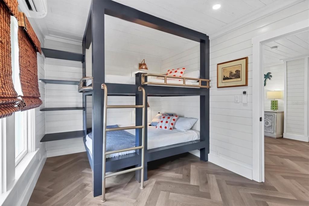 For Sale: $1,174,900 (2 beds, 2 baths, 1048 Square Feet)