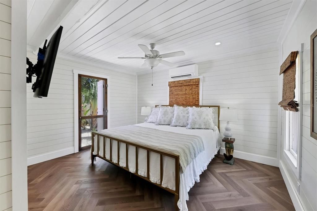 For Sale: $1,174,900 (2 beds, 2 baths, 1048 Square Feet)