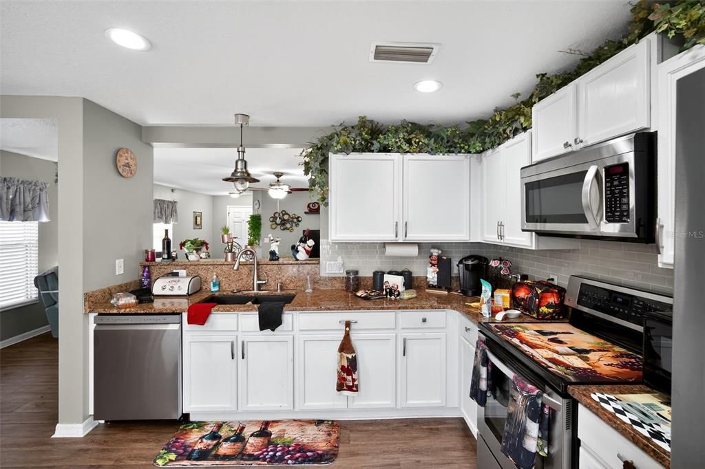 На продажу: $289,000 (3 спален, 2 ванн, 1695 Квадратных фут)