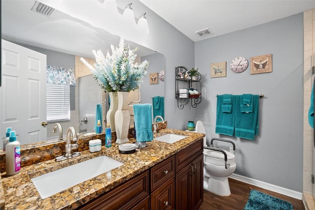 На продажу: $289,000 (3 спален, 2 ванн, 1695 Квадратных фут)