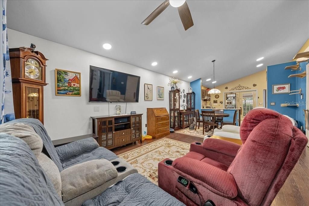 En Venta: $279,900 (3 camas, 2 baños, 1237 Pies cuadrados)