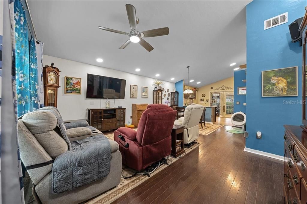 En Venta: $279,900 (3 camas, 2 baños, 1237 Pies cuadrados)