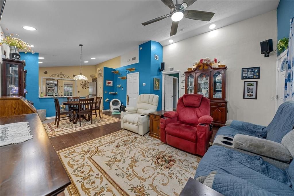 En Venta: $279,900 (3 camas, 2 baños, 1237 Pies cuadrados)