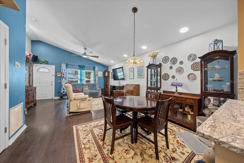 En Venta: $279,900 (3 camas, 2 baños, 1237 Pies cuadrados)