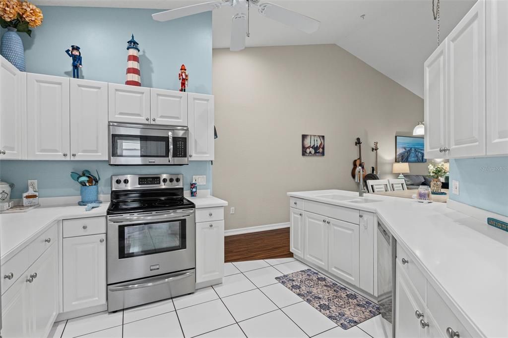 Active With Contract: $225,000 (2 beds, 2 baths, 1346 Square Feet)