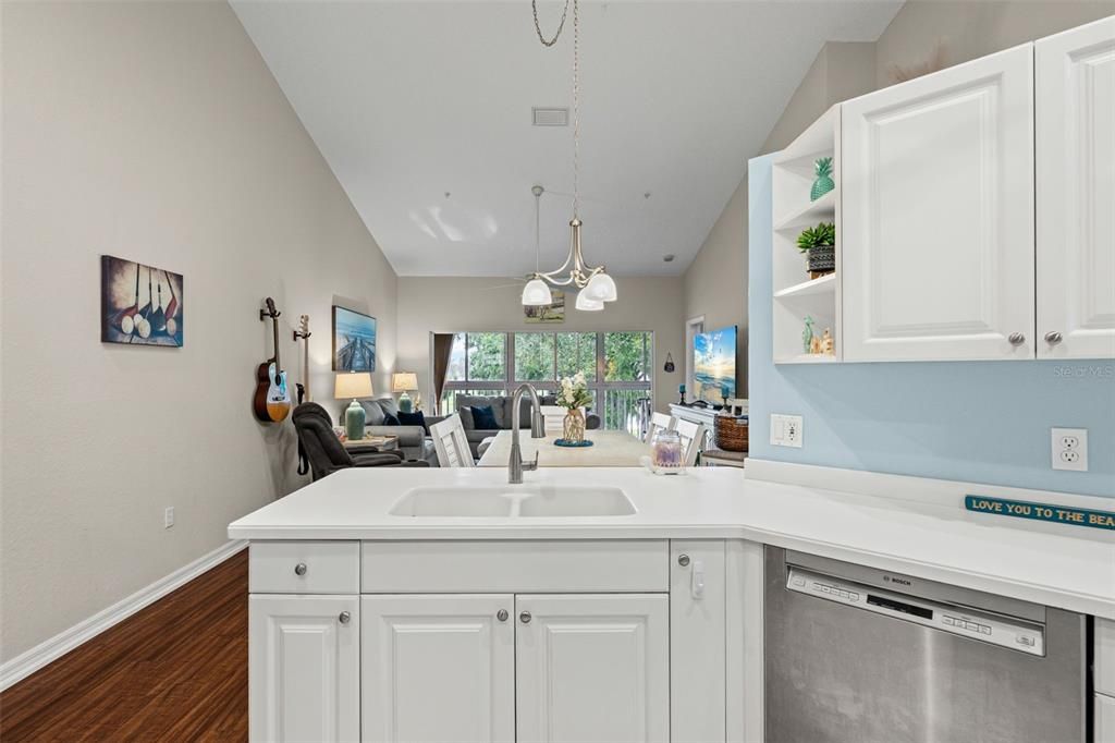 Active With Contract: $225,000 (2 beds, 2 baths, 1346 Square Feet)