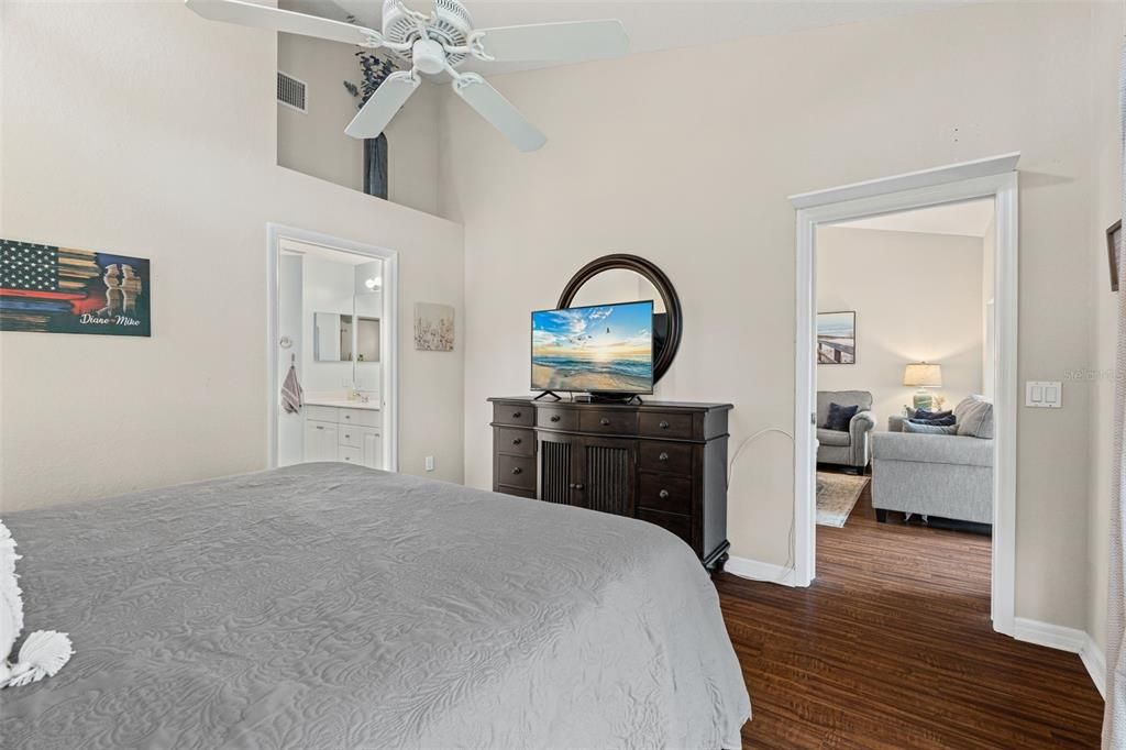 Active With Contract: $225,000 (2 beds, 2 baths, 1346 Square Feet)