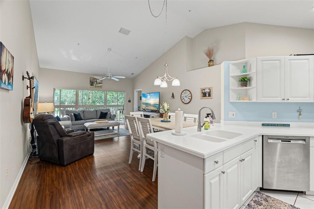 Active With Contract: $225,000 (2 beds, 2 baths, 1346 Square Feet)