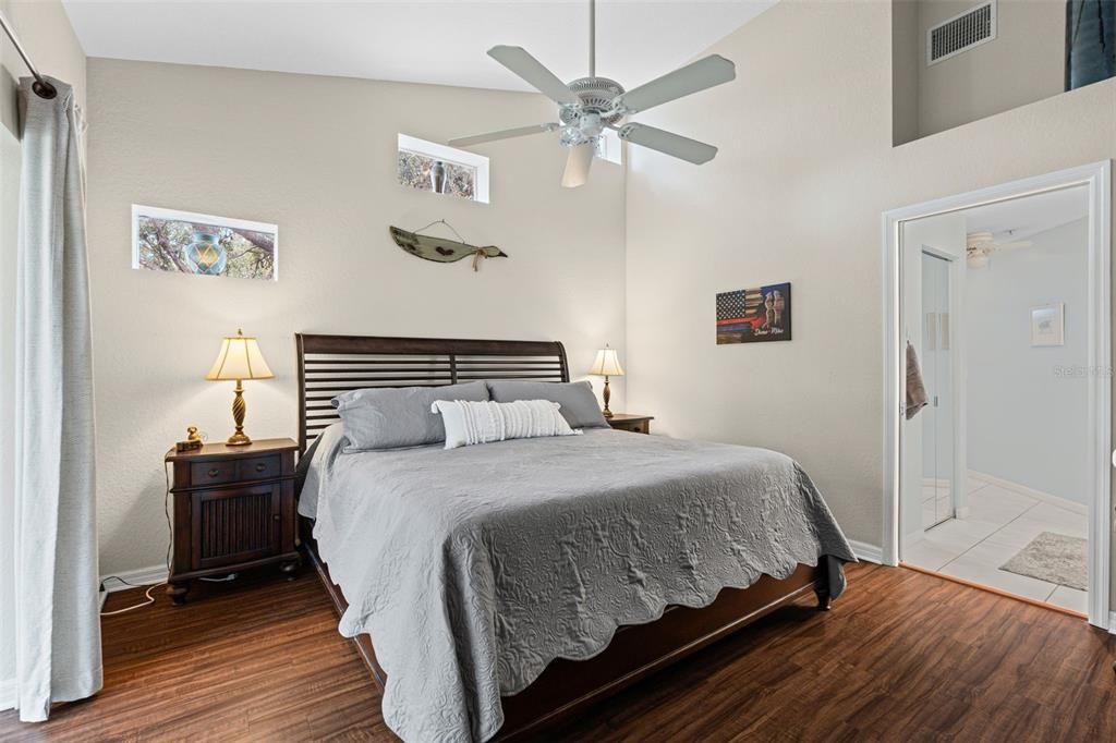 Active With Contract: $225,000 (2 beds, 2 baths, 1346 Square Feet)