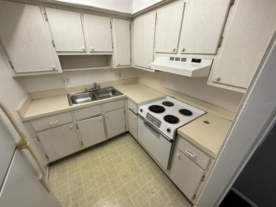 For Sale: $115,000 (1 beds, 1 baths, 650 Square Feet)