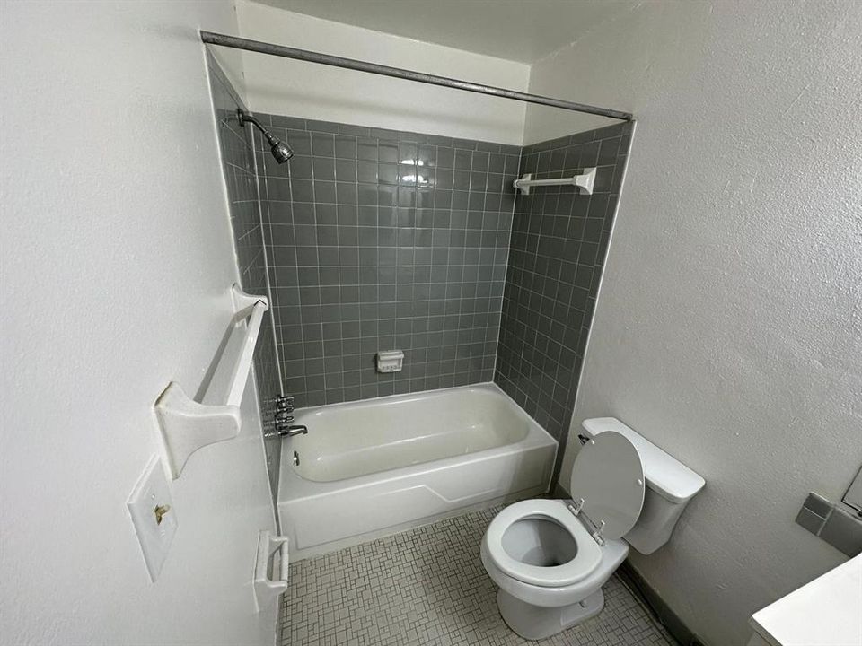 For Sale: $115,000 (1 beds, 1 baths, 650 Square Feet)