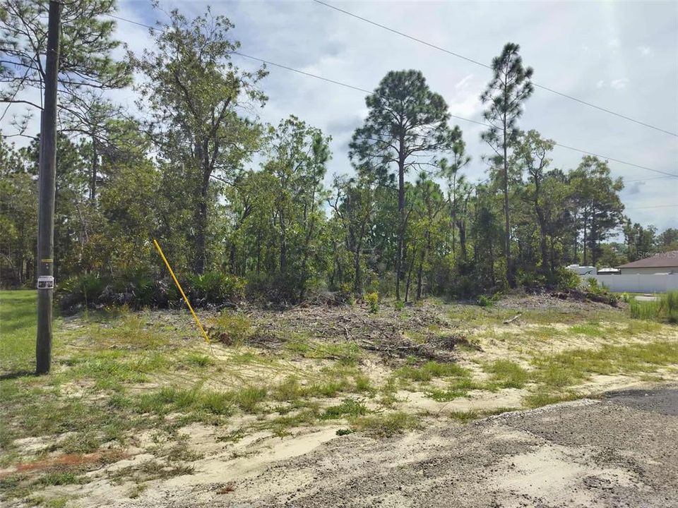 合同活跃: $25,000 (0.27 acres)