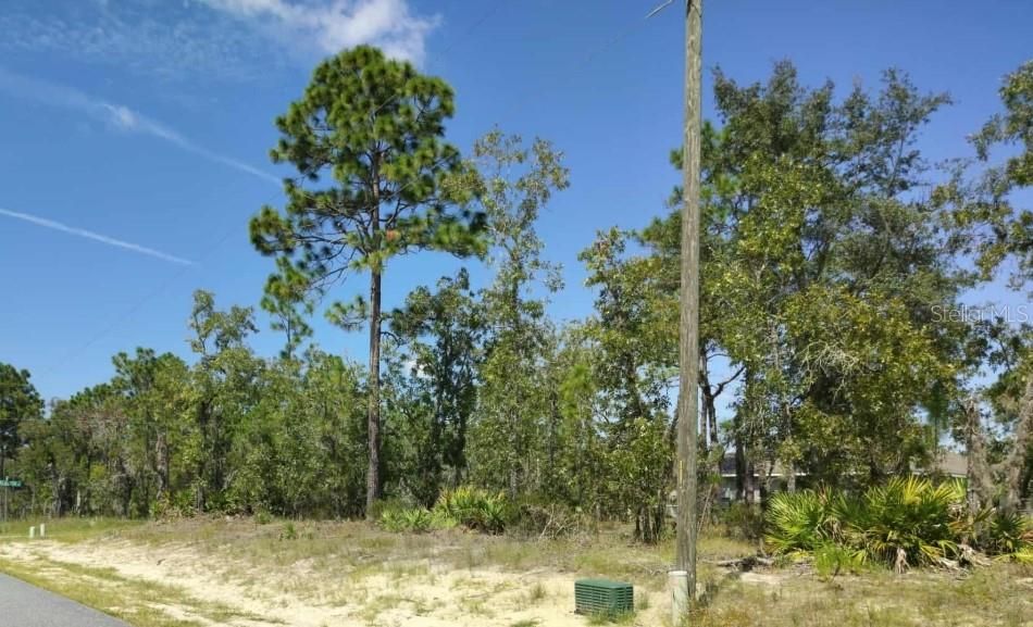 合同活跃: $25,000 (0.27 acres)