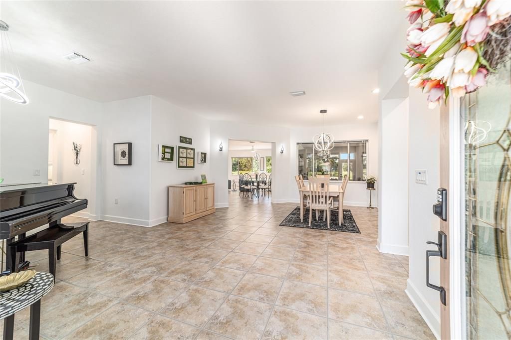 待售: $544,900 (2 贝兹, 2 浴室, 2423 平方英尺)