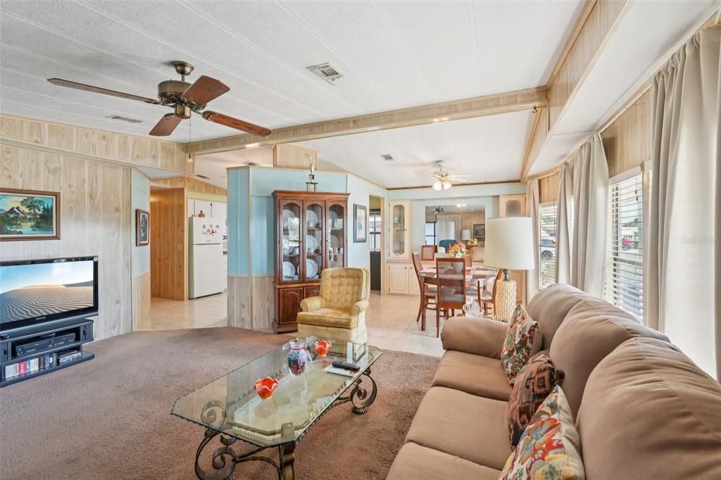 Под контрактом: $162,000 (2 спален, 2 ванн, 1125 Квадратных фут)