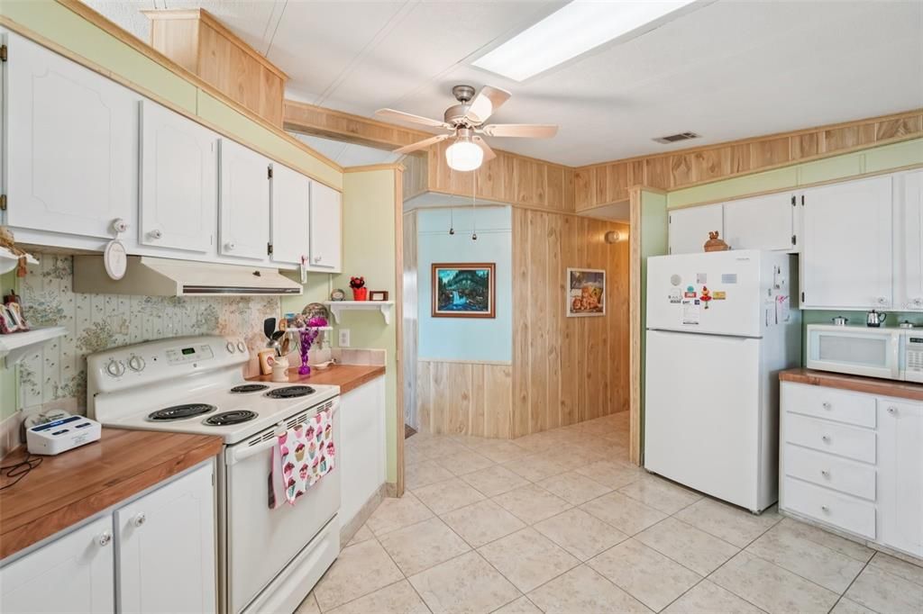 Под контрактом: $162,000 (2 спален, 2 ванн, 1125 Квадратных фут)