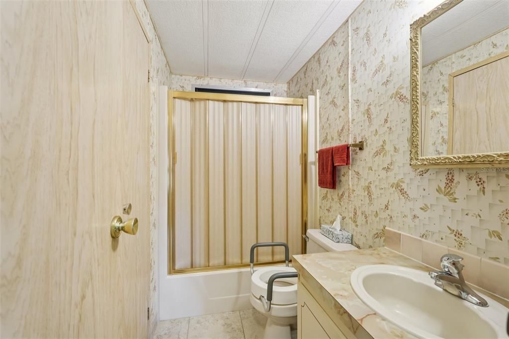 Под контрактом: $162,000 (2 спален, 2 ванн, 1125 Квадратных фут)