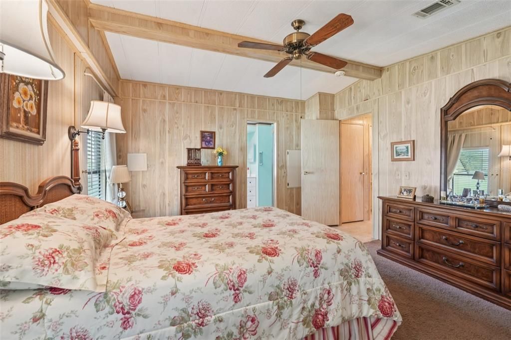 Под контрактом: $162,000 (2 спален, 2 ванн, 1125 Квадратных фут)