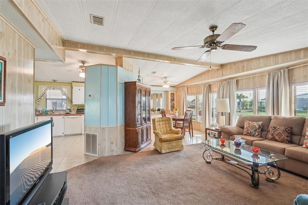 Под контрактом: $162,000 (2 спален, 2 ванн, 1125 Квадратных фут)