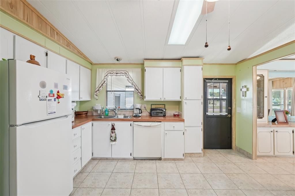 Под контрактом: $162,000 (2 спален, 2 ванн, 1125 Квадратных фут)