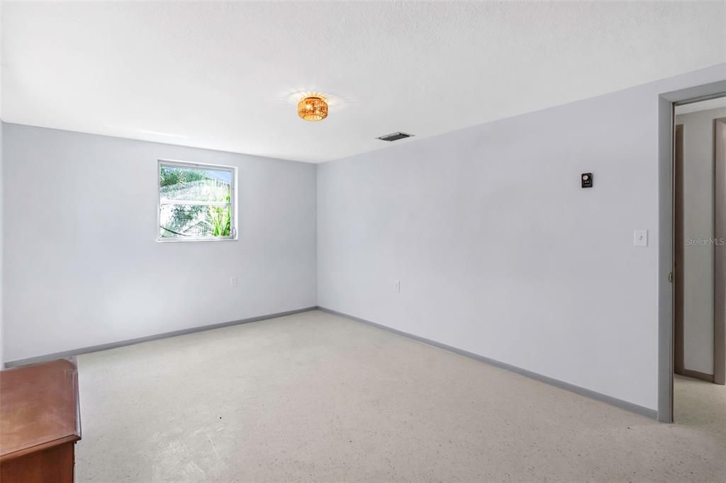 合同活跃: $199,000 (2 贝兹, 2 浴室, 1185 平方英尺)