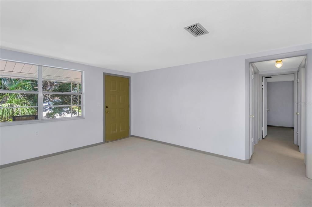 合同活跃: $199,000 (2 贝兹, 2 浴室, 1185 平方英尺)