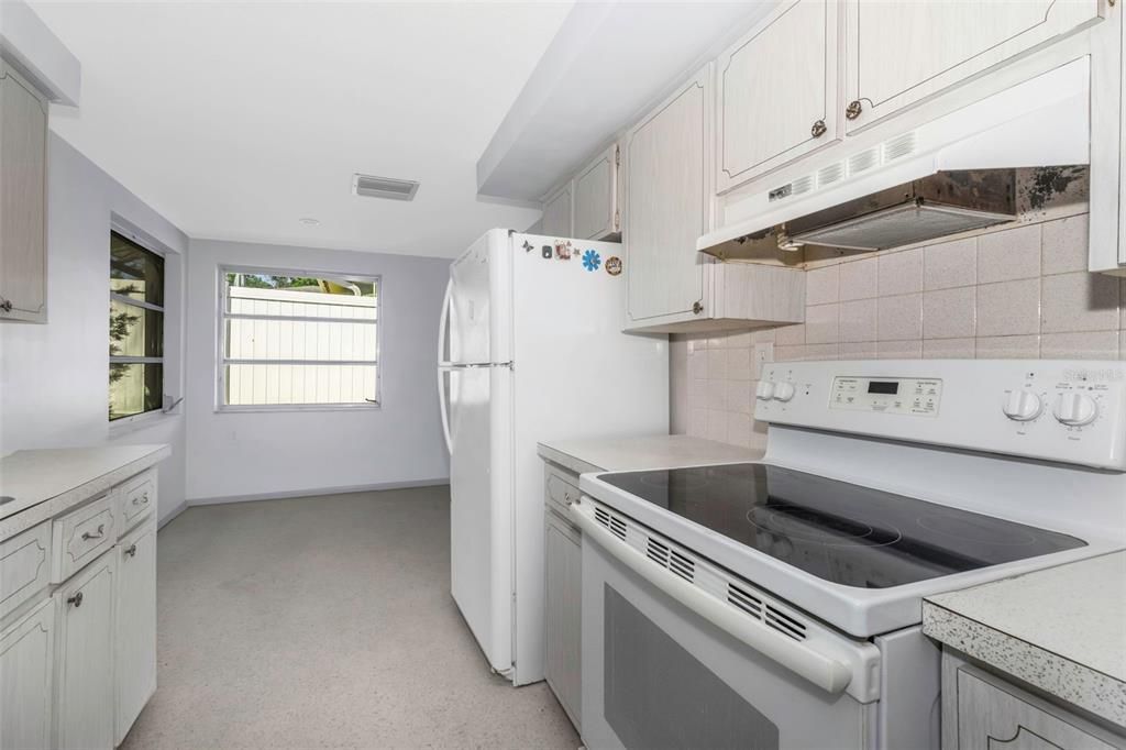 合同活跃: $199,000 (2 贝兹, 2 浴室, 1185 平方英尺)