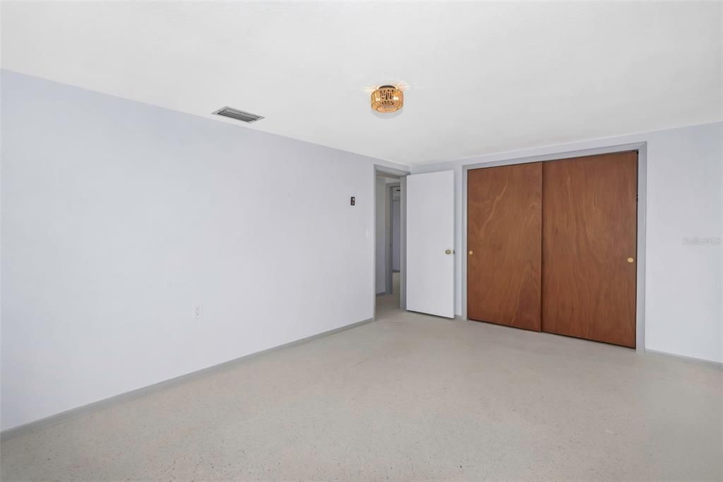 合同活跃: $199,000 (2 贝兹, 2 浴室, 1185 平方英尺)