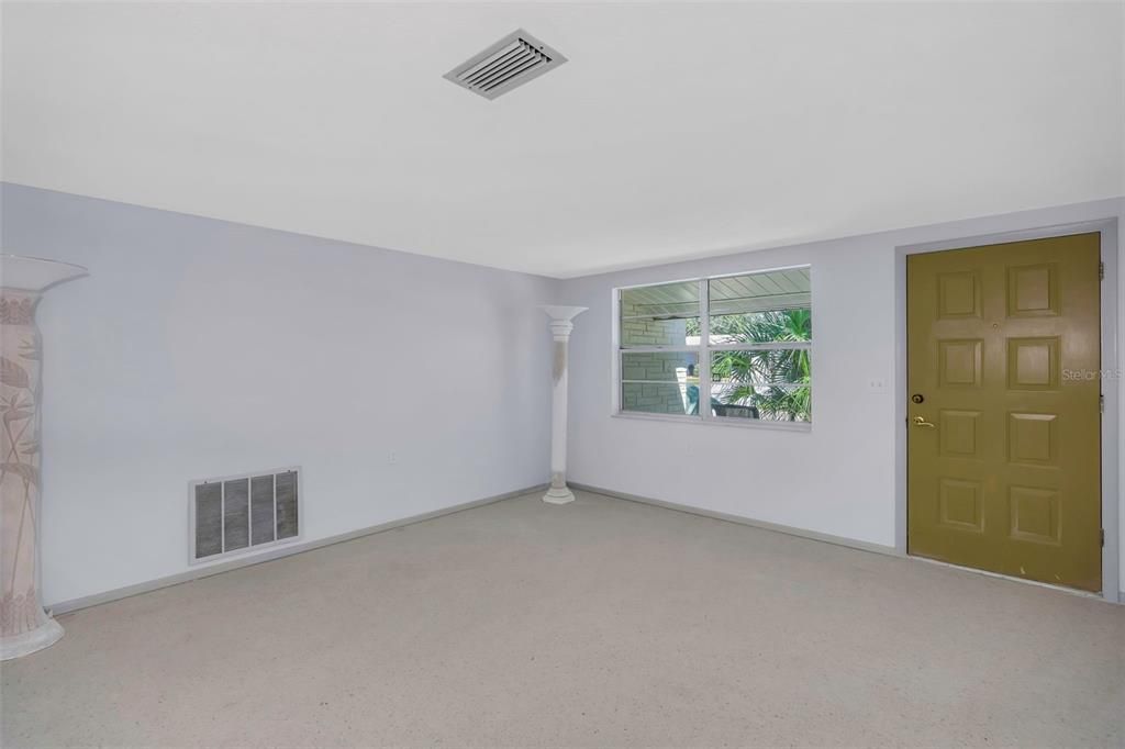 合同活跃: $199,000 (2 贝兹, 2 浴室, 1185 平方英尺)