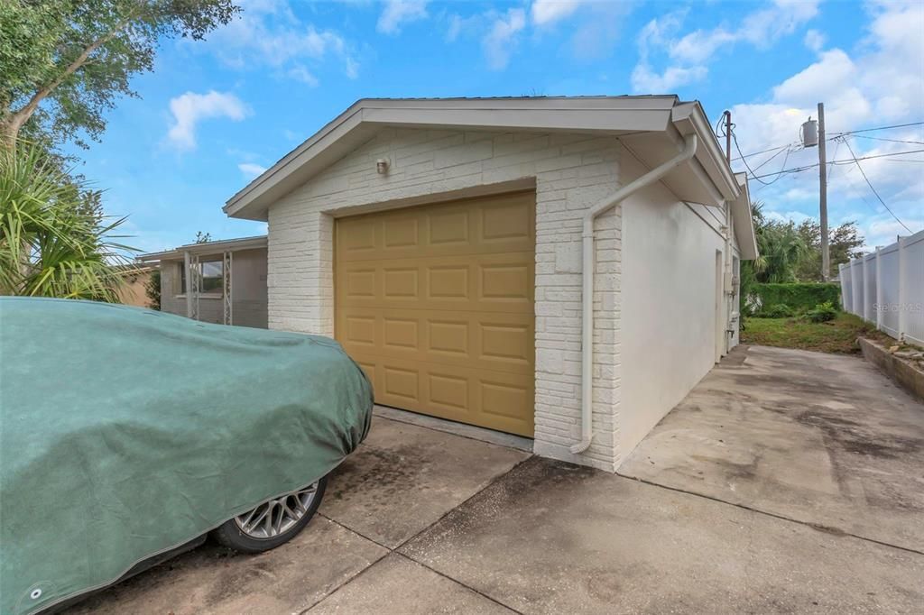 合同活跃: $199,000 (2 贝兹, 2 浴室, 1185 平方英尺)