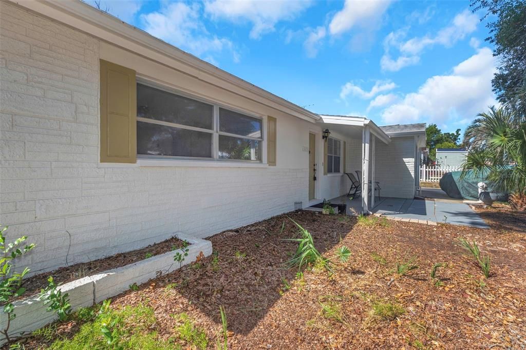 合同活跃: $199,000 (2 贝兹, 2 浴室, 1185 平方英尺)