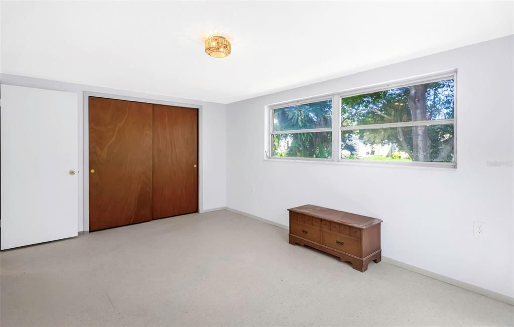 合同活跃: $199,000 (2 贝兹, 2 浴室, 1185 平方英尺)