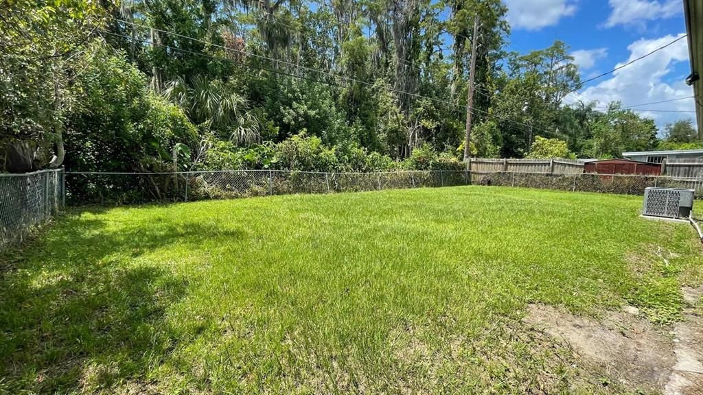 合同活跃: $299,900 (4 贝兹, 1 浴室, 1086 平方英尺)