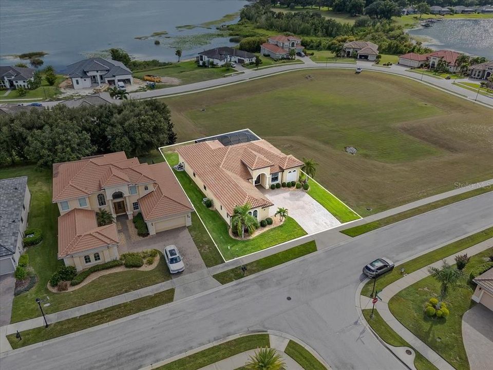 合同活跃: $699,998 (4 贝兹, 3 浴室, 2700 平方英尺)