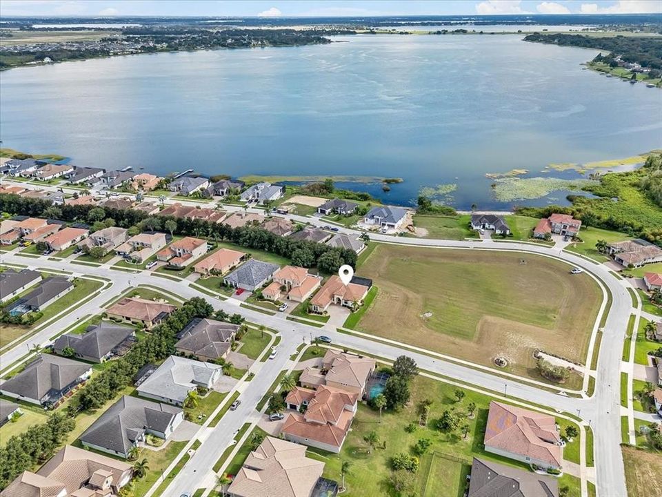 合同活跃: $699,998 (4 贝兹, 3 浴室, 2700 平方英尺)